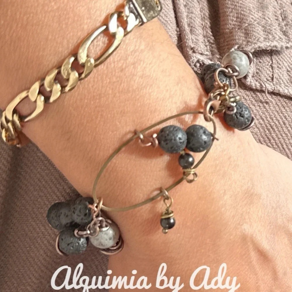 Black lava rock Rustic brass adjustable handmade bracelet - Picture 5 of 8